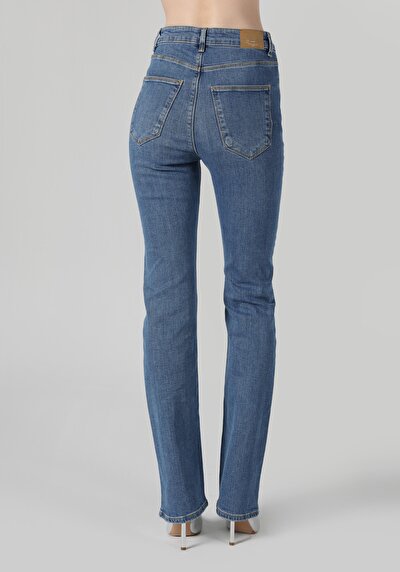 صورة من أزرق للنساء بناطيل