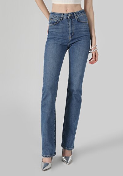 صورة من أزرق للنساء بناطيل