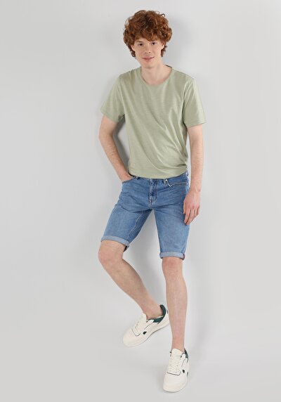 صورة من عادي مقاس متوسط الخصر مستقيم رجالي نيلي جان شورت