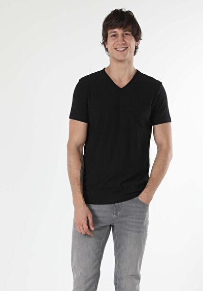 صورة من أسود للرجال تي شيرت بأكمام قصيرة