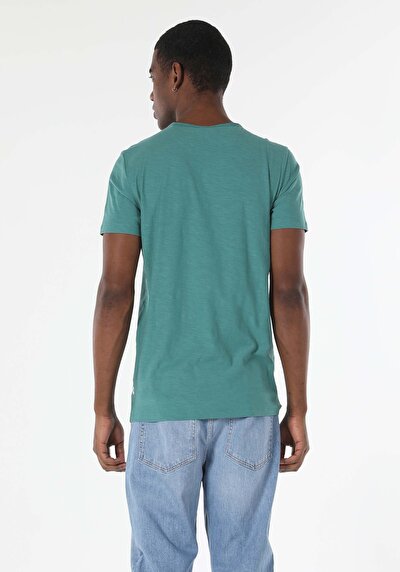 صورة من أخضر للرجال تي شيرت بأكمام قصيرة
