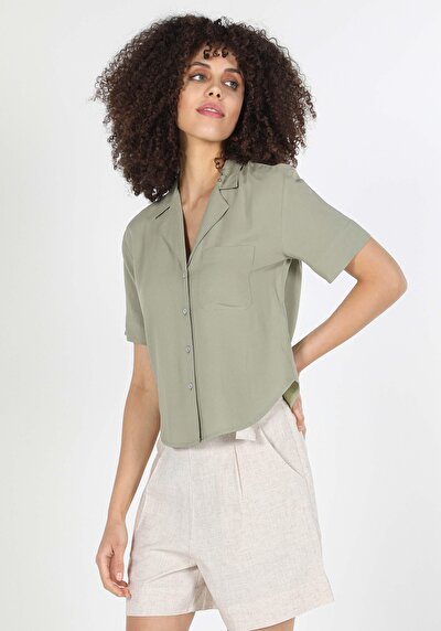 صورة من للنساء قميص كم قصير