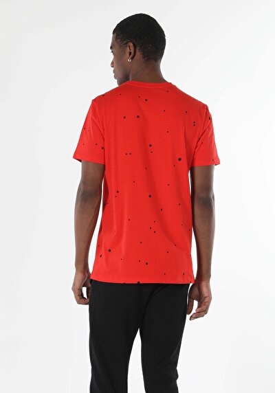 صورة من أحمر للرجال تي شيرت بأكمام قصيرة