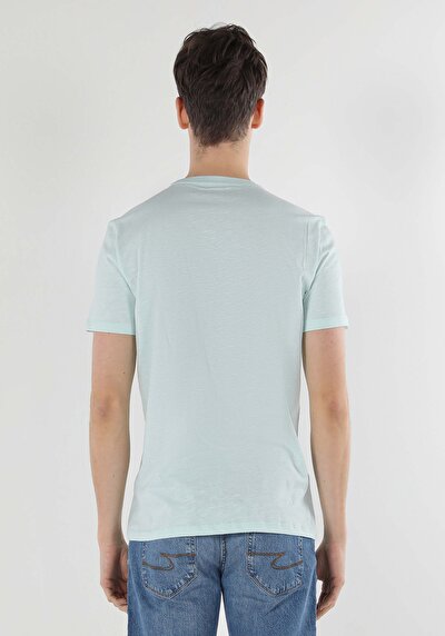 صورة من أخضر للرجال تي شيرت بأكمام قصيرة