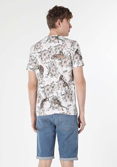 صورة من أبيض للرجال تي شيرت بأكمام قصيرة