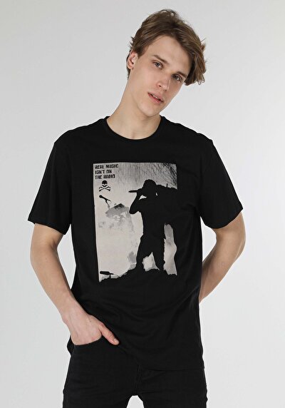 صورة من أسود للرجال تي شيرت بأكمام قصيرة