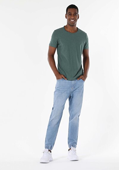 صورة من أخضر للرجال تي شيرت بأكمام قصيرة