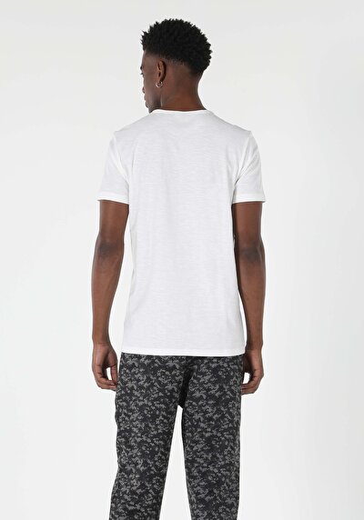 اعرض التفاصيل لـ أبيض للرجال تي شيرت بأكمام قصيرة