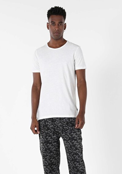 اعرض التفاصيل لـ أبيض للرجال تي شيرت بأكمام قصيرة