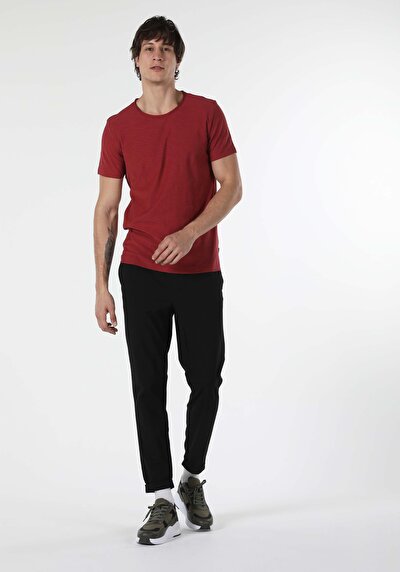 صورة من للرجال تي شيرت بأكمام قصيرة