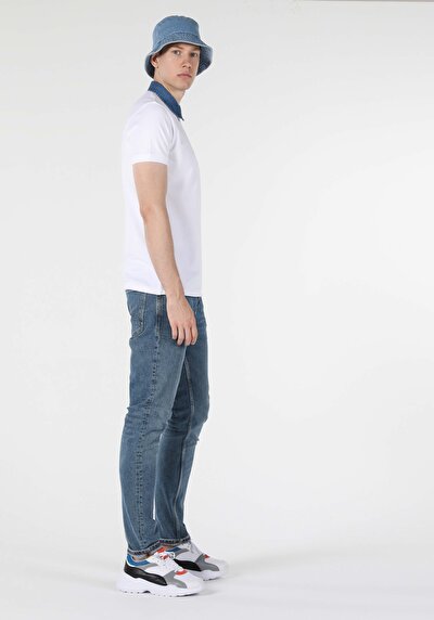 صورة من أبيض للرجال قميص بولو كم قصير