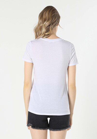 صورة من أبيض للنساء تي شيرت بأكمام قصيرة