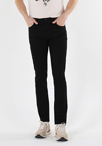 صورة من أسود للرجال بناطيل