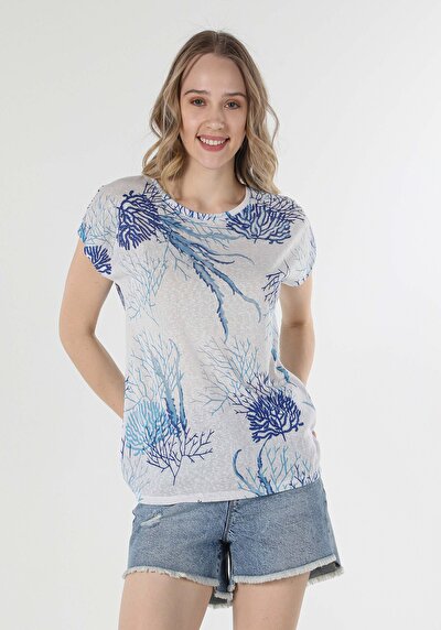 صورة من أبيض للنساء تي شيرت بأكمام قصيرة