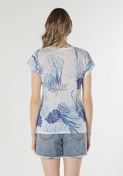 صورة من أبيض للنساء تي شيرت بأكمام قصيرة