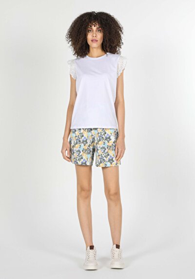 اعرض التفاصيل لـ أبيض للنساء تي شيرت بأكمام قصيرة