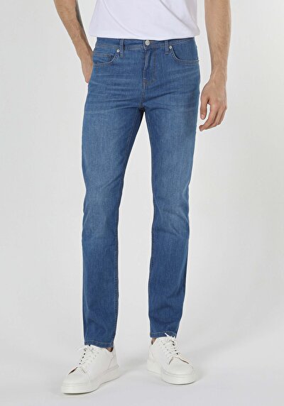 صورة من أزرق للرجال بناطيل