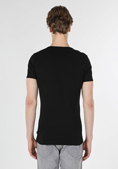 صورة من أسود للرجال تي شيرت بأكمام قصيرة