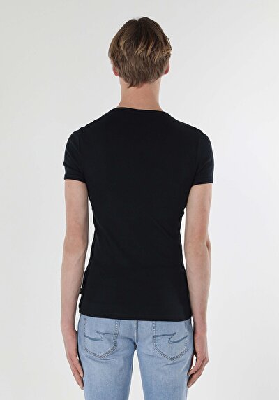 صورة من أزرق بحري للرجال تي شيرت بأكمام قصيرة