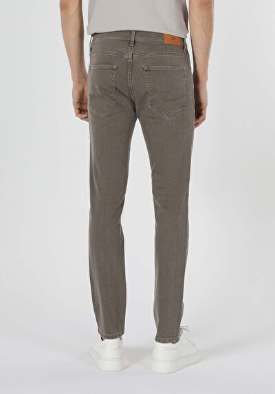 صورة من كاكي للرجال بناطيل