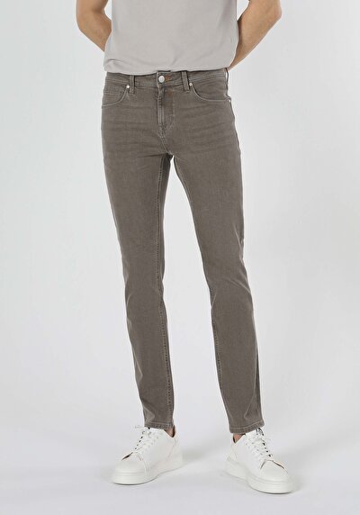 صورة من كاكي للرجال بناطيل