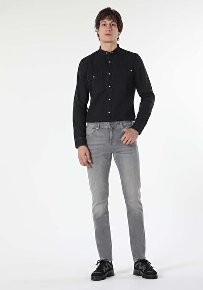 صورة من رمادي للرجال بناطيل