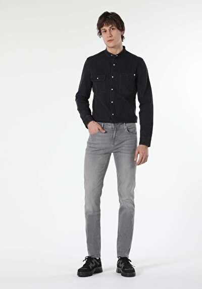 صورة من رمادي للرجال بناطيل