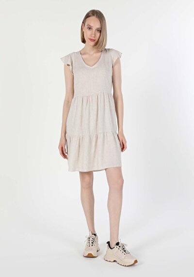 صورة من فستان نسائي بيج عادي