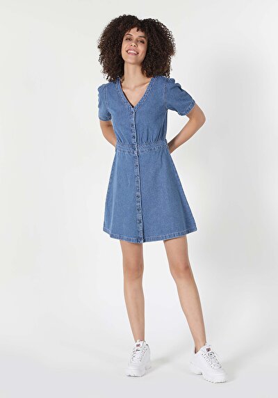 صورة من أسود للنساء فستان