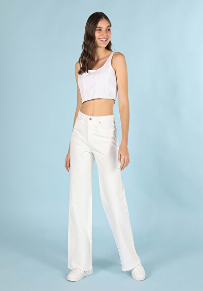 صورة من قميص أبيض نسائي سليم