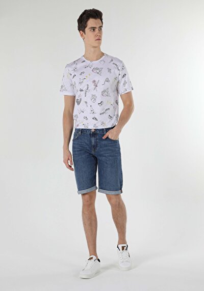 صورة من أزرق للرجال شورت