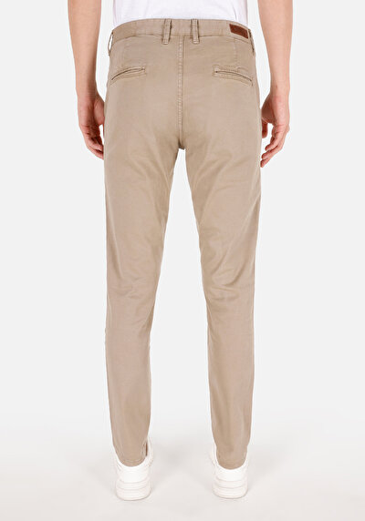 صورة من بيج للرجال بناطيل