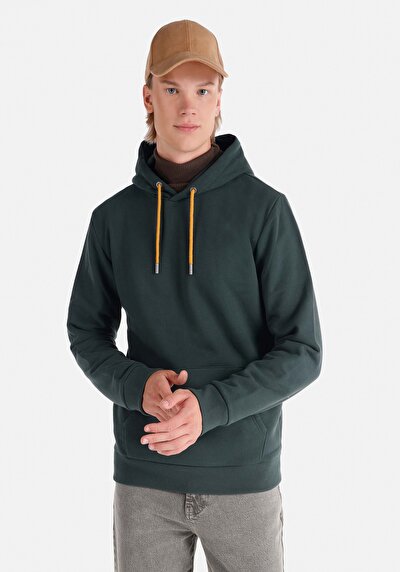 صورة من سويت شيرت رجالي عادي