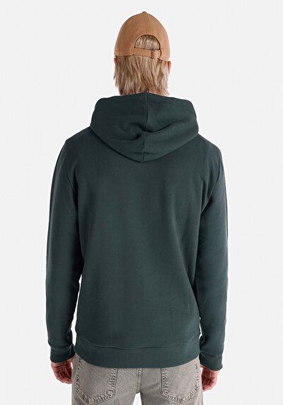 صورة من سويت شيرت رجالي عادي