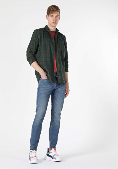 صورة من أخضر للرجال قميص  كم طويل