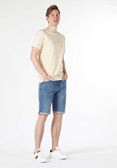 صورة من أصفر للرجال تي شيرت بأكمام قصيرة