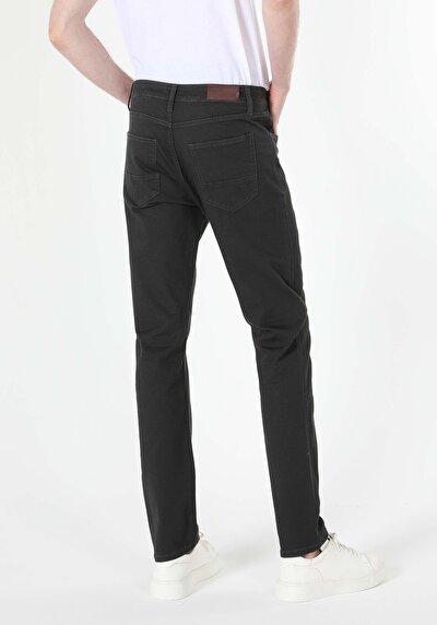 صورة من كاكي للرجال بناطيل