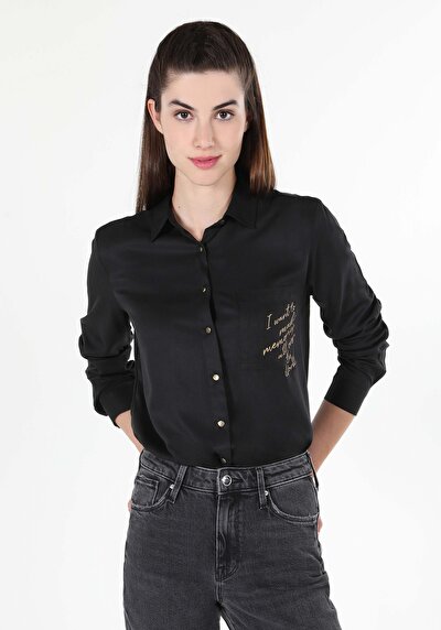 صورة من أسود للنساء قميص  كم طويل