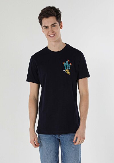 صورة من أزرق بحري للرجال تي شيرت بأكمام قصيرة