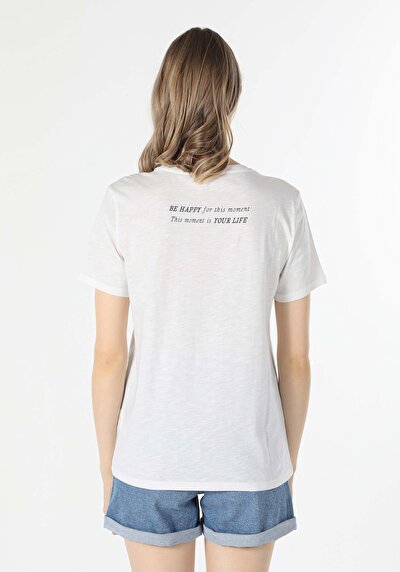 صورة من أبيض للنساء تي شيرت بأكمام قصيرة