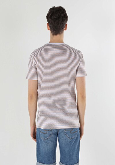 صورة من بيج للرجال تي شيرت بأكمام قصيرة