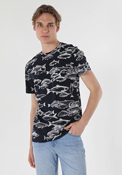 صورة من أزرق بحري للرجال تي شيرت بأكمام قصيرة