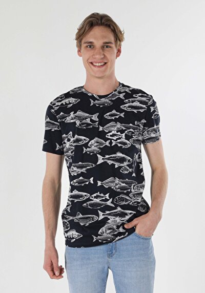 صورة من أزرق بحري للرجال تي شيرت بأكمام قصيرة