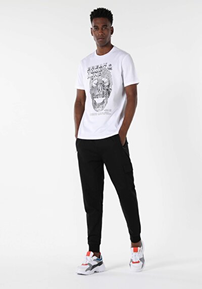 صورة من رقبة مستديرة مستقيم تي شيرت أبيض بأكمام قصيرة للرجال