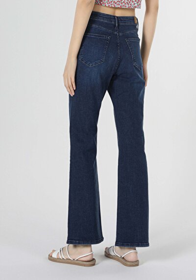 صورة من أزرق للنساء بناطيل