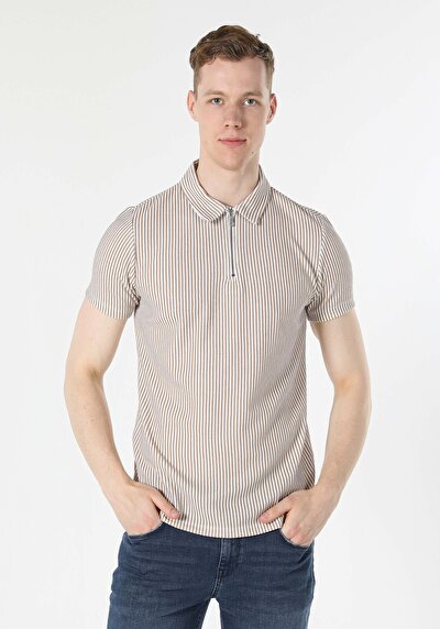 صورة من بيج للرجال قميص بولو  كم قصير