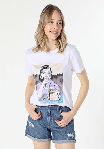 صورة من أبيض للنساء تي شيرت بأكمام قصيرة