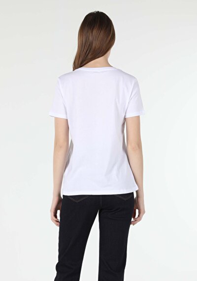 صورة من أبيض للنساء تي شيرت بأكمام قصيرة