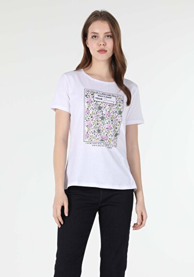 اعرض التفاصيل لـ أبيض للنساء تي شيرت بأكمام قصيرة