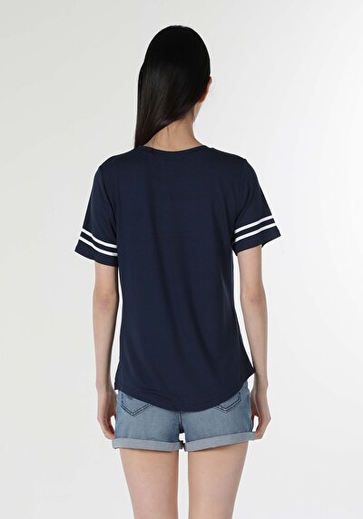 صورة من أزرق بحري للنساء تي شيرت بأكمام قصيرة